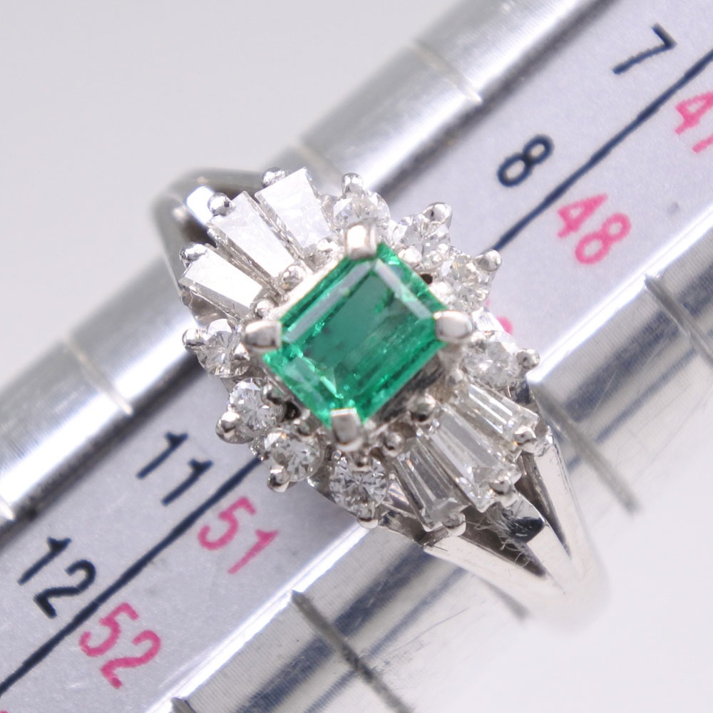 Pt900 エメラルド　1.62 ダイヤモンド　0.10 リング　指輪