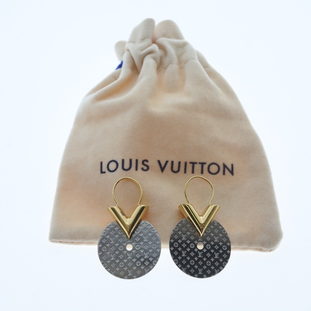 LOUIS VUITTON】ルイ・ヴィトン エッセンシャル Ｖコイン M00189 金属