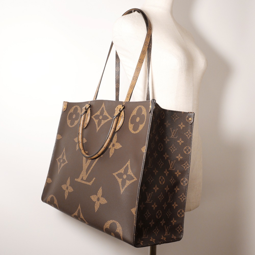 LOUIS VUITTON】ルイ・ヴィトン オンザゴーGM モノグラム ジャイアント 2WAYショルダー M45320  モノグラムキャンバス×モノグラムリバース 茶 TJ4159 レディース トートバッグ【中古】｜LOUIS VUITTON｜店舗買取｜バッグ＞トートバッグ｜USEDのアパレル通販サイト  ...