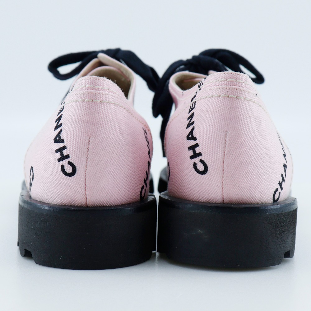 CHANEL A05136 95P Logo print sneakers Pink / black canvas CHANEL A05136 95P Logo print sneakers Pink / black canvas