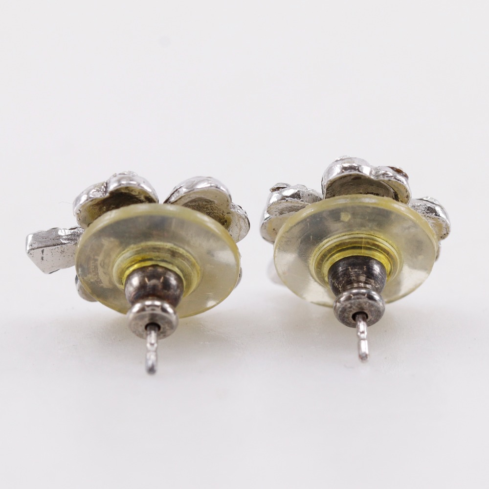 CHANEL Clover Piercing Silver Rhinestone/metallic Clover 3.6g