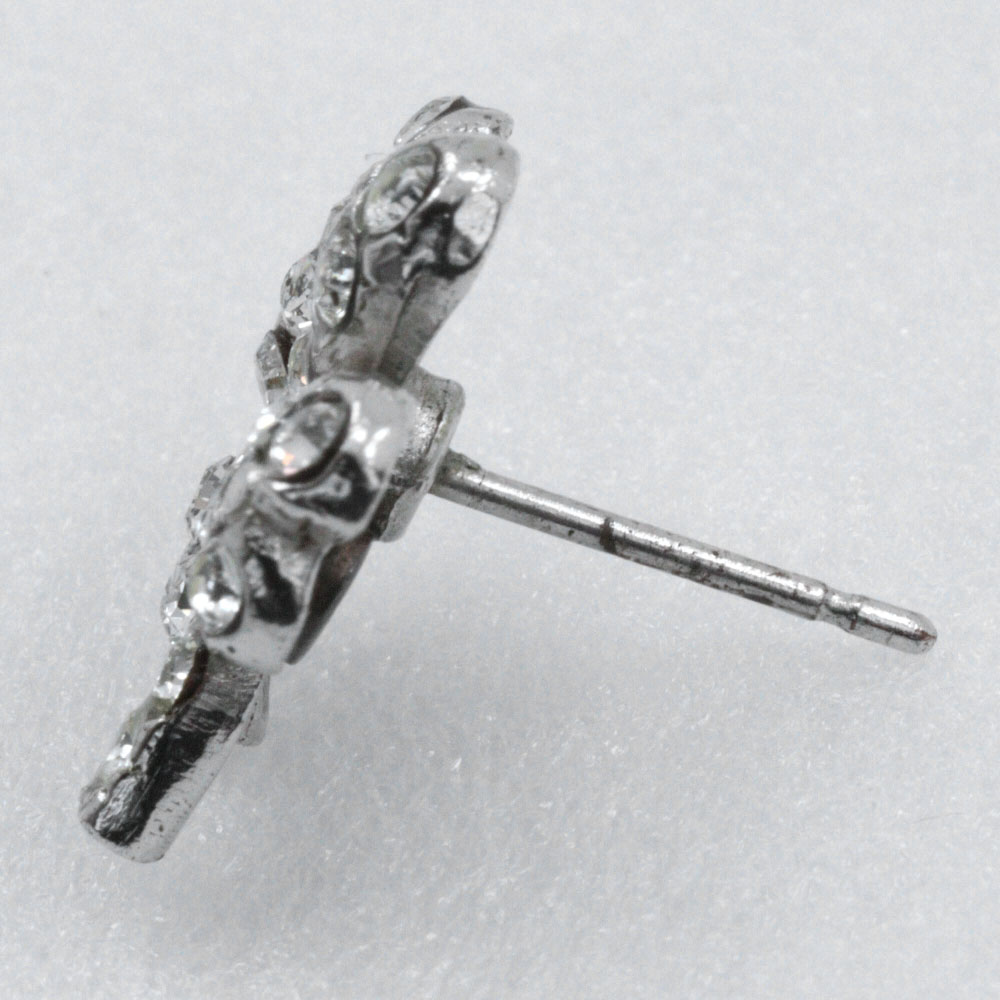 CHANEL Clover Piercing Silver Rhinestone/metallic Clover 3.6g