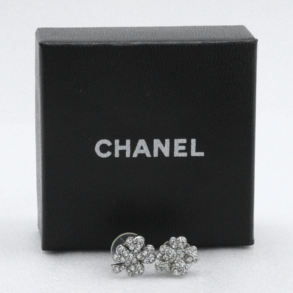 CHANEL Clover Piercing Silver Rhinestone/metallic Clover 3.6g