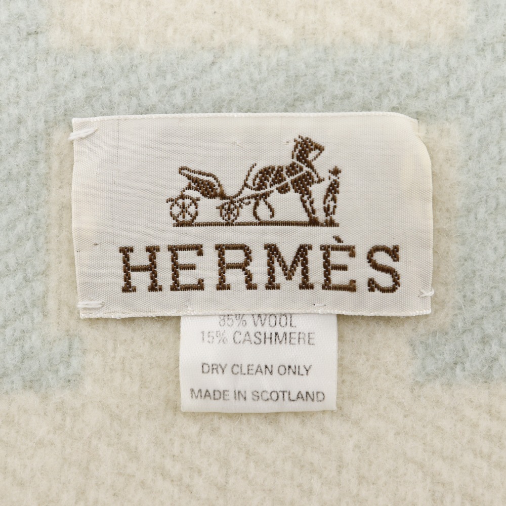 HERMES】エルメス ベビープレード アヴァロン ブランケット おくるみ カシミヤ×ウール 白/水色 _ その他小物【中古】｜HERMES｜店舗買取｜財布/小物＞その他小物｜USEDのアパレル通販サイト  - SMASELL（スマセル）