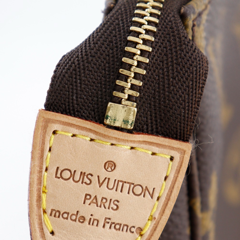 LOUIS VUITTON】ルイ・ヴィトン ポシェットアクセソワール ショルダーストラップ付 M51980 モノグラムキャンバス 茶 VI1918  レディース ポーチ【未使用】｜LOUIS VUITTON｜店舗買取｜財布/小物＞ポーチ｜USEDのアパレル通販サイト - SMASELL（スマセル）